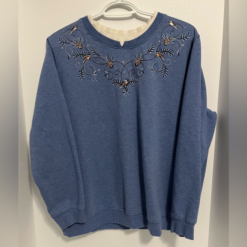 VTG Cottagecore Embroidered Bird Sweatshirt Blue